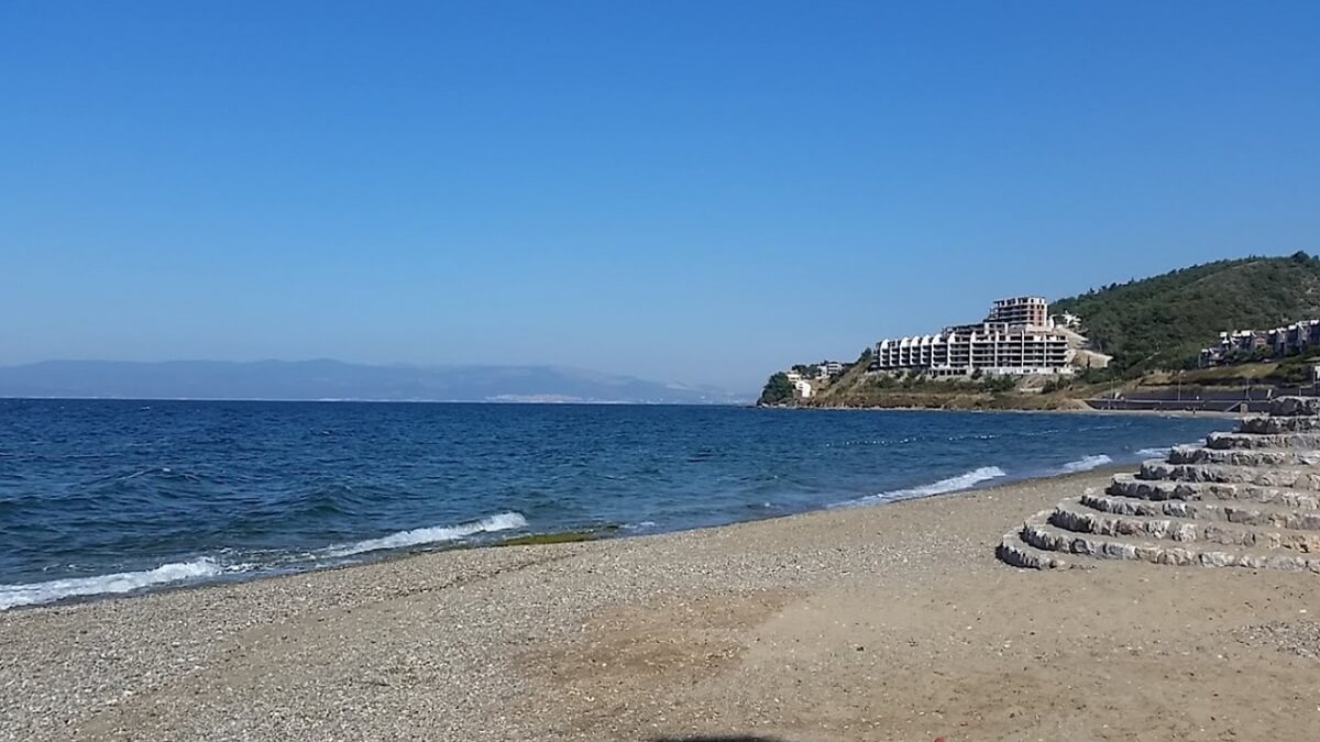 Общественный пляж Бургаз Алтынкум (Burgaz Altınkum Halk Plajı)